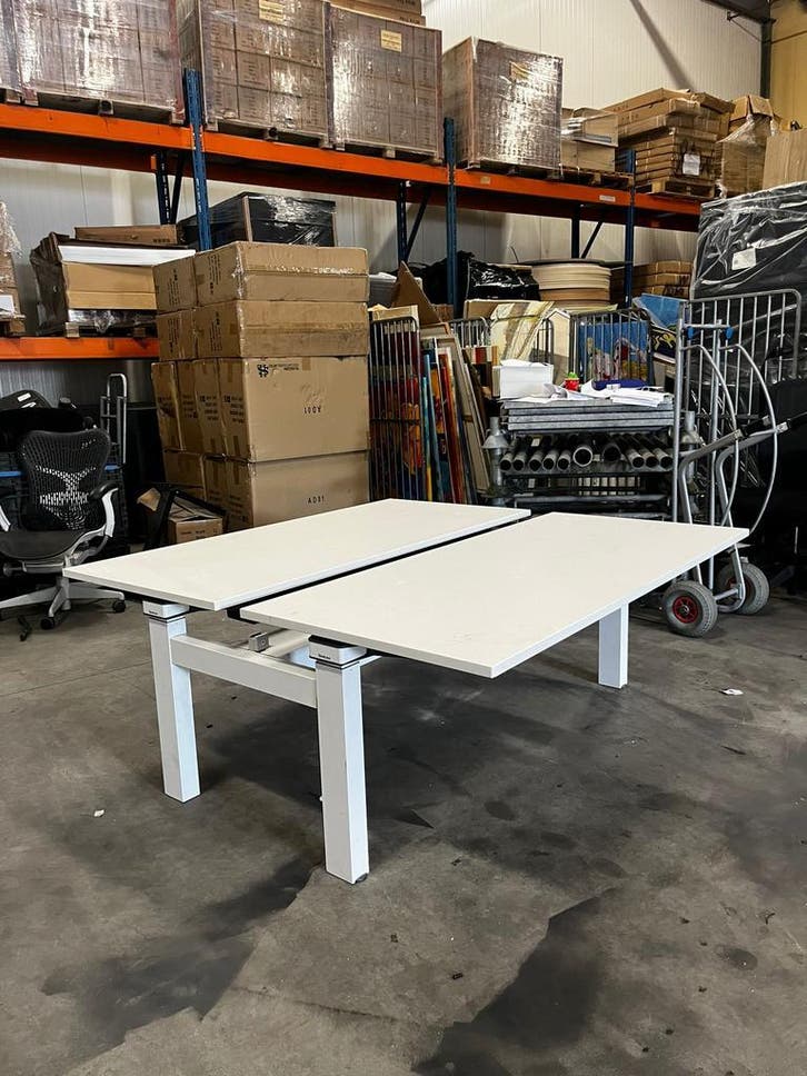 Steelcase Ology Duo Zit Sta Bureau - 40 stuks beschikbaar, Huis en Inrichting, Bureaus, Zo goed als nieuw, Elektrisch, In hoogte verstelbaar