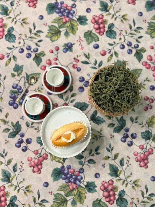 Prachtig tafelkleed voor grote tafels. Druivenranken. -, Antiek en Kunst, Antiek | Tapijten, Tafelkleden en Textiel