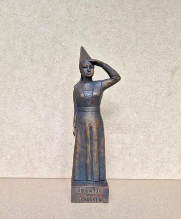 Pier. A. de Groot - Beeld, Vrouwtje van Stavoren - 24.5 cm -