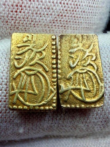 Japon. 2x Ni Shu Kin Manen 1860-1869 Edo Gold