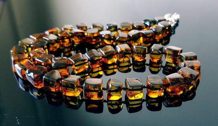 Amber Unieke Baltische barnsteenketting - kubusvormige, Collections, Minéraux & Fossiles