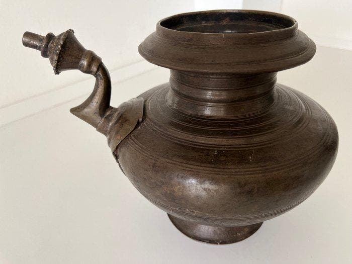 Indische waterkan met schenktuit - Brons - India - Begin 20e, Antiek en Kunst, Kunst | Niet-Westerse kunst
