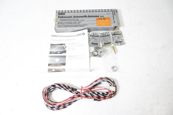 BMW E28 5 Serie OEM Automatische antenne set NIEUW!, Autos : Divers, Autoradios, Enlèvement ou Envoi