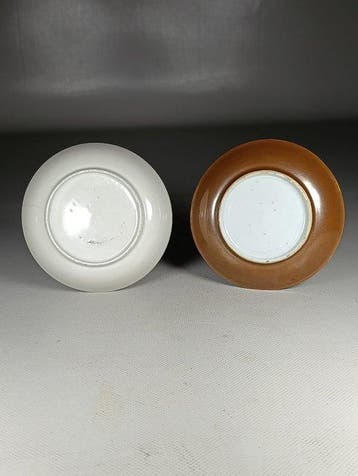 Bord (2) - Deux coupelles / sous-tasses - Porselein