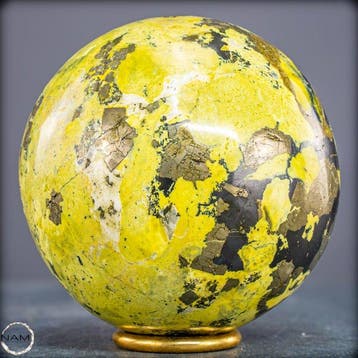Boule de serpentine avec pyrite – interaction harmonieuse