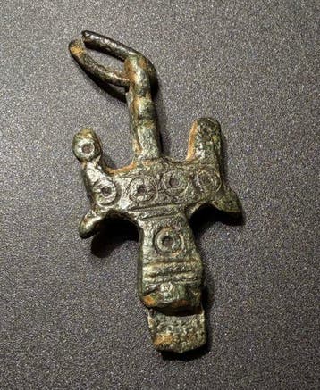 Viking periode Brons Zeldzame amulet met een interessante