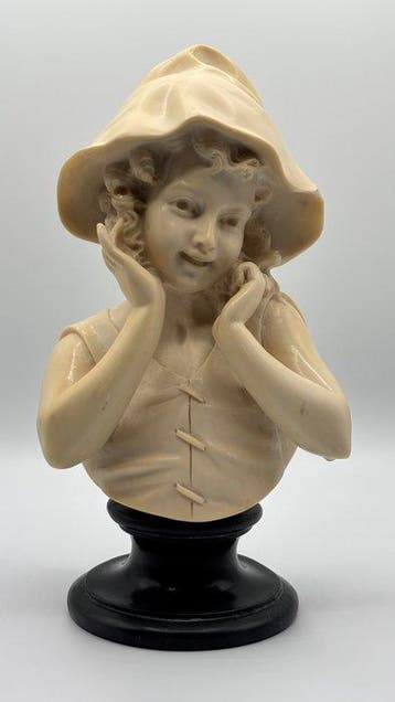 Buste, Jeune fille au chapeau - 29 cm - Albast, Steen