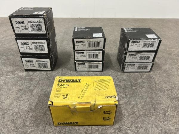 Veiling - DeWalt afwerknagels set 10-delig, Doe-het-zelf en Bouw, IJzerwaren en Bevestigingsmiddelen, Nieuw