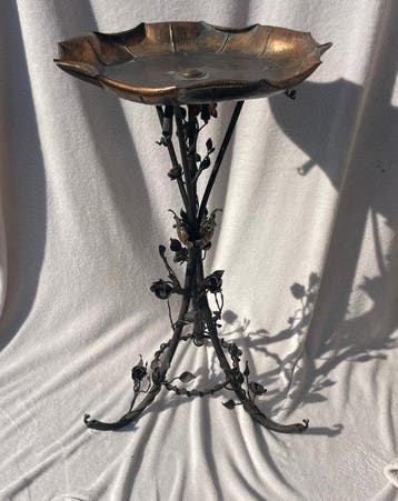 Gueridon - Smeedijzer, Messing - Guéridon Art Nouveau
