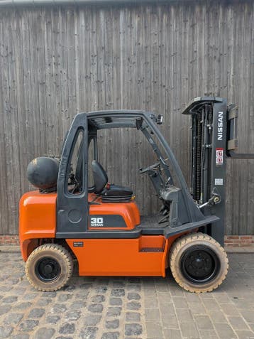 Heftruck - Nissan UGD02A30PQ - 3 ton, Zakelijke goederen, 3000 tot 4000 kg, LPG, Heftruck, Nissan