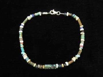 Égypte ancienne Bracelet en verre et faïence avec des perles