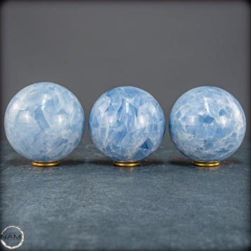 Blauwe calciet-bolletjesset – Drie harmonieuze