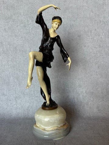 Beeld, Exclusief bronzen sculptuur genaamd “The Autumn