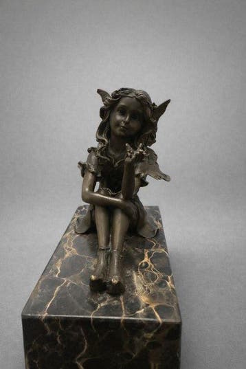 Beeld, Bronzen fee op marmeren sokkel - 17 cm - Brons,