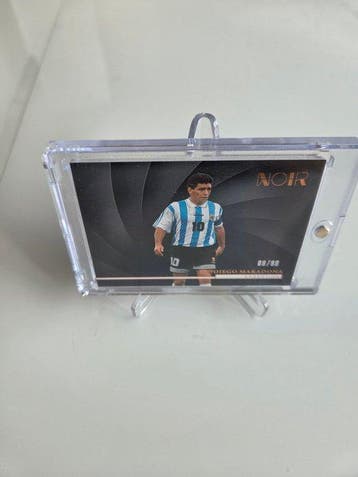 2024/25 Panini Diego Maradona /80 Carte sérialisée - 1 Card