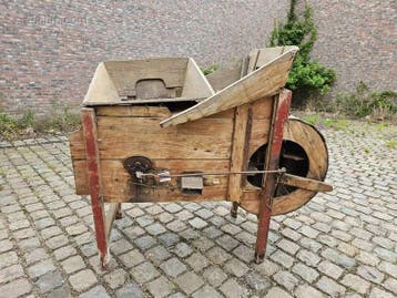 Antieke houten kafmolen, Nieuw