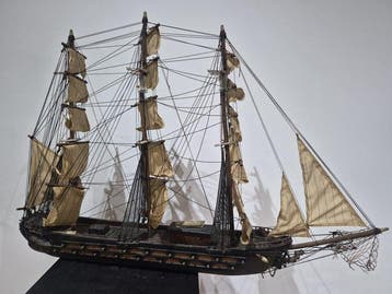 Large handcrafted wooden model of a Habsburg Spanish war, Nieuw