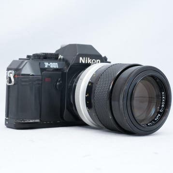 Nikon F-301 with Nikkor-Q Auto 135mm f/2.8 lens Analoge