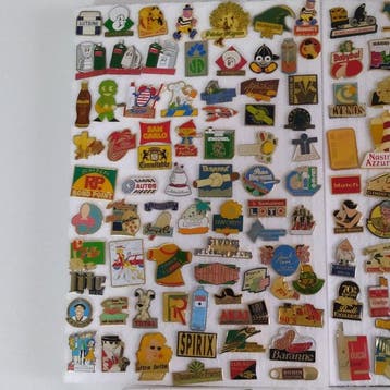 Collection thématique - Lot de 220 pins vintage –