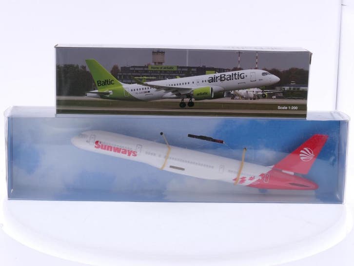 Schaal 1:200 PPC Holland 2945 en 222765 set van 2 vliegtu..., Hobby en Vrije tijd, Modelbouw | Vliegtuigen en Helikopters, Nieuw