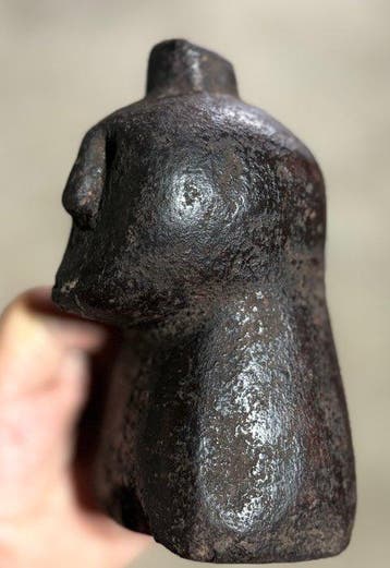 Zeldzaam stenen beeld per ongeluk gevonden op de