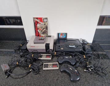 Nintendo, Sega - Nintendo Nes-001/002D -Sega 16-Bit Mega