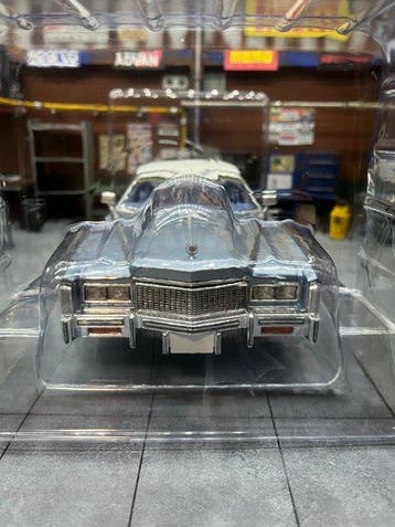 MCG 1:18 - Modelauto - Cadillac Eldorado Convertible 1976, Nieuw