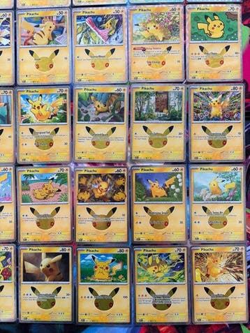Pokémon - 30 Card - 30th Celebration Pikachu Collection -