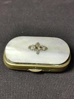 Antico portamonete in madreperla cm. 7.5x5- Scatola -