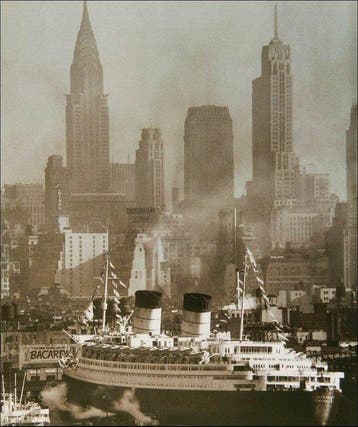 Andreas Feininger (1906–1999) - Queen Elizabeth New York