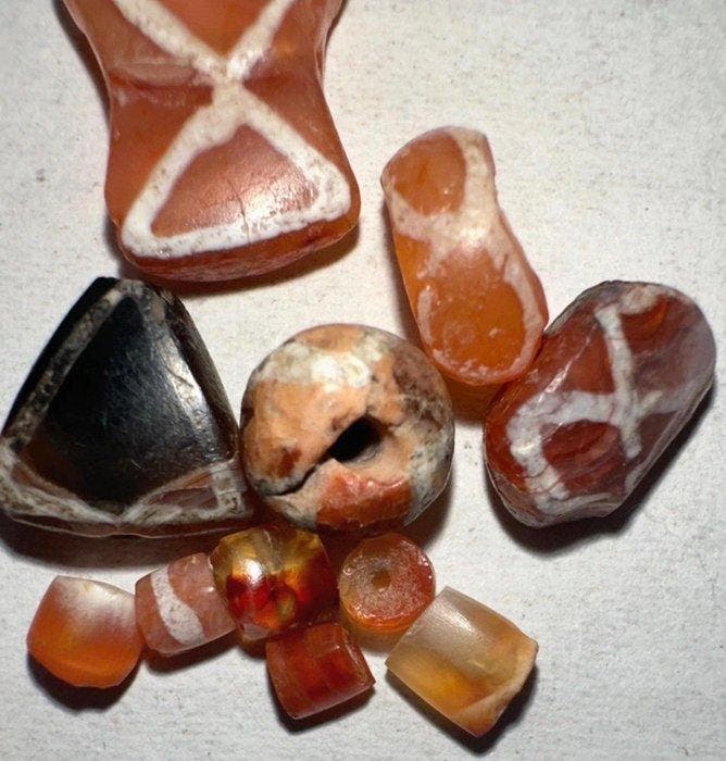 Bactrien Cornaline perles gravées (Sans prix de réserve), Handtassen en Accessoires, Antieke sieraden