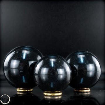 Force intemporelle – Ensemble de boules de tourmaline noire
