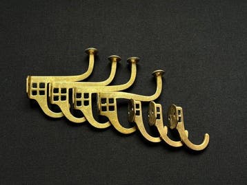 Prachtige Art Deco kapstokhaken met zeer mooie knop,