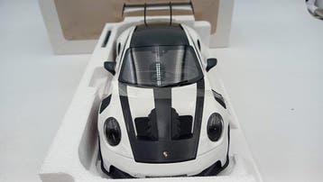 Norev 1:18 - Modelauto - Porsche 911 GT3 RS Weissach Pack