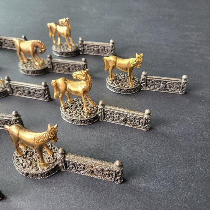 Messensteun (12) - Chevaux dorés - Verguld, Antiquités & Art, Antiquités | Meubles | Tables
