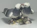 Meissen - Beeldje - Kissing Doves (Late 18th / Early 19th, Antiek en Kunst