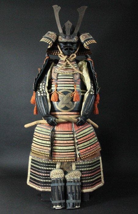 Harnas - Japan - Levensgrote Japanse samoerai-pantser met, Antiek en Kunst, Antiek | Overige Antiek