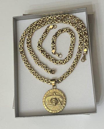 Set met religieus symbool Het Oog dat alles ziet / Het Oog