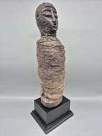 Hout, stof, koordje Fetisj figuur - 50 cm - Prachtige