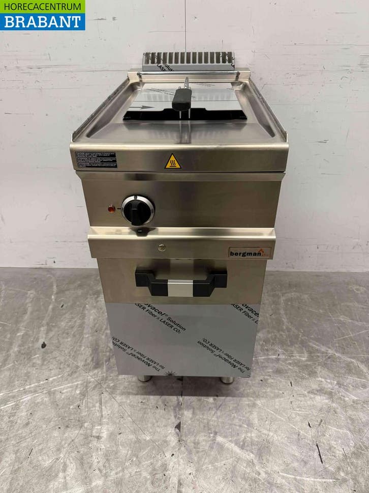 Friteuse MBM en acier inoxydable 15 litres 400V Horeca, Articles professionnels, Horeca | Autre, Envoi