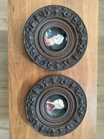 Wandbord (2) - Porselein, Messing, Brons