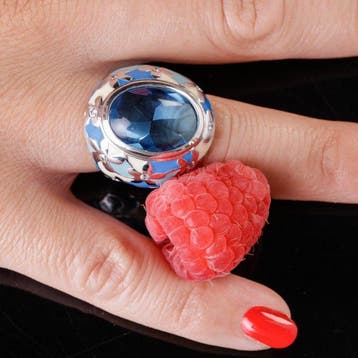 Ring in verzilverd geëmailleerd met kristallen – Wintertuin