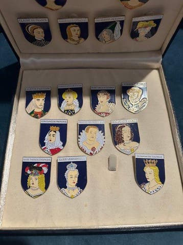 Collectie van memorabilia - Collectie van 20 emaille pinnen
