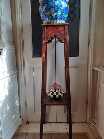 Table dappoint - Chêne - Piédestal haut et lourd.