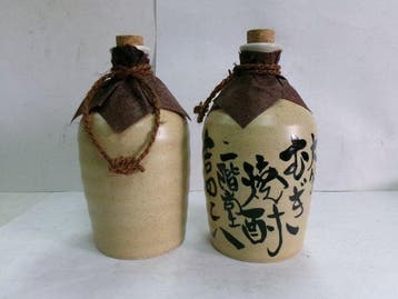 Ensemble vintage de deux tokkuri vides (bouteilles de saké), Antiquités & Art