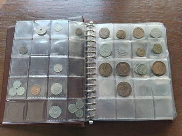 Wereld. 1 x Album with veriaus intresting world Coins