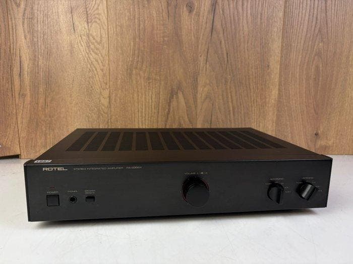 Rotel - RA-935BX Solid state versterker, Audio, Tv en Foto, Radio's