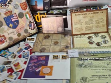 Wereld. Lire Lotto misto di monete, banconote, medaglie,