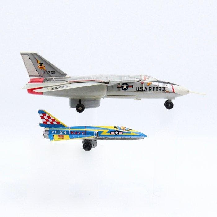 TN, en andere, Japan - Modelvliegtuig (2) - Straaljager, Antiquités & Art, Antiquités | Jouets