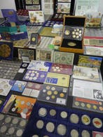 Wereld. Collection of coins/banknote/medals/euro inkl. pp, Postzegels en Munten